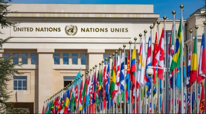 Prédio da ONU e bandeiras em Genebra ?? 