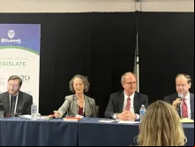 O rabino Emile Ackermann, Janet Buckingham, Todd Huizinga e Sean Nelson falam na Cúpula Internacional de Liberdade Religiosa (IRF, na sigla em inglês) deste ano em Washington, D.C., EUA.