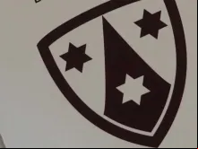 Folheto com o emblema da Ordem dos Carmelitas Descalços. |
