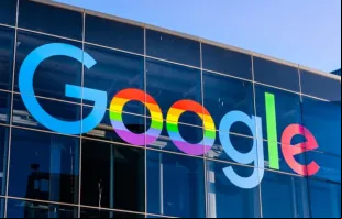 Logotipo do Google com cores da bandeira do do orgulho LGBT.