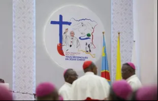 Papa Francisco com bispos em Kinshasa, República Democrática do Congo, em 3 de fevereiro de 2023.