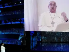 Papa Francisco faz aparição surpresa na televisão italiana com mensagem de vídeo.