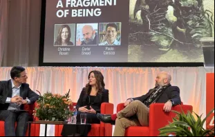 Paolo Carozza, professor de direito na Universidade de Notre Dame; Christine Rosen, pesquisadora sênior do American Enterprise Institute, e Carter Snead, professor de direito e bioeticista de Notre Dame, discutem “A dimensão corpórea da identidade humana em uma era de realidade virtual” no New York Encounter, em Nova York, EUA, no último sábado (15).