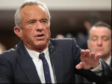 Robert F. Kennedy Jr. testemunha em audiência de confirmação do Comitê de Finanças do Senado dos EUA no Edifício de Escritórios Dirken do Senado dos EUA em Washington, D.C., EUA, em 29 de janeiro de 2025.