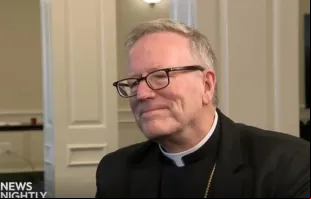 O bispo de Winona-Rochester, Minnesota, EUA, Robert Barron, fala com “EWTN News Nightly” na última terça-feira (3).