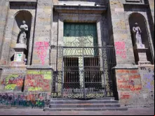 Catedral basílica da Assunção de Maria Santíssima, em Guadalajara, México, depois de manifestações feministas do Dia Internacional da Mulher, em 8 de março de 2025.