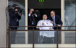 Papa Francisco fala aos fiéis do Hospital Agostino Policlínico Gemelli, em Roma, em 23 de março de 2025