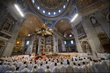 Cerca de 1,9 mil padres padres se reuniram para a missa crismal da Quinta-feira Santa