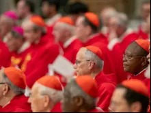 Cardeais celebram ontem (29) Missas Novendiales no quarto dia de luto pelo papa Francisco, na basílica de São Pedro, no Vaticano.
