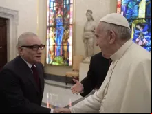 Papa Francisco se encontra com o cineasta americano Martin Scorsese no Vaticano em 30 de novembro de 2016.