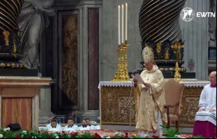Cardeal Dominique Mamberti faz homilia em missa hoje (4) pela alma do papa Francisco.