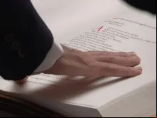 Os funcionários que participam do conclave também prestaram juramento ​​na segunda-feira (5)