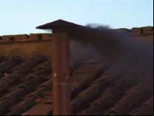 Primeira fumaça negra do conclave para eleger o sucessor do papa Francisco hoje (7) no Vaticano.