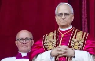 Papa Leão XIV, na varanda da loggia central, no Vaticano.