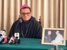 Bispo de Chiclayo, Peru, monsenhor Edinson Farfán, em entrevista coletiva na última sexta-feira (9).