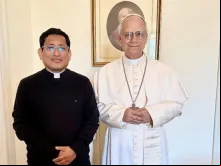 Papa Leão XIV ontem (12) no Vaticano com seu amigo, o padre Hugo Gabriel.