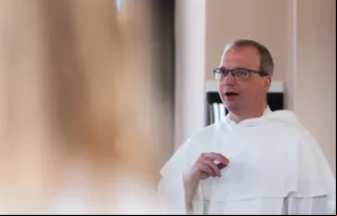 O padre dominicano Thomas White, reitor do Angelicum, fala à EWTN News.