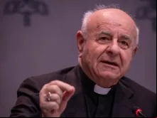 O arcebispo Vincenzo Paglia discursa em entrevista coletiva para cúpula da Santa Sé sobre longevidade, no Vaticano, em 24 de março de 2025, no Vaticano.