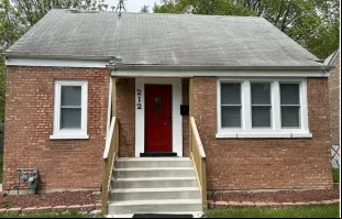 Casa de infância de Robert Prevost, atual papa Leão XIV, em Dolton, Illinois, EUA.