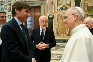 Leão XIV recebe no Vaticano diretores e jogadores do Napoli