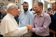 Papa Leão XIV recebe movimentos de paz hoje (30) no Vaticano.