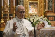 Papa Leão XIV discursa diante de ícone de Nossa Senhora no santuário da Mãe do Bom Conselho em Genazzano, Itália, em 10 de maio de 2025.