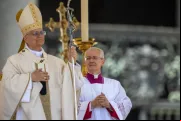 Papa Leão XIV celebra missa na praça de São Pedro,  no Vaticano, em 1º de junho de 2025, pelo Jubileu das Famílias, das Crianças, dos Avós e dos Idosos.