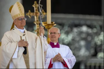 Papa Leão XIV celebra missa na praça de São Pedro