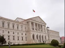 Fachada frontal do Palácio de São Bento em Lisboa.