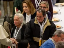 Papa Francisco em refeição com pobres no Vaticano