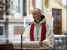 Dom Erik Varden O.C.S.O, da Prelazia Territorial Católica de Trondheim, Noruega, nas vésperas em Santa Maria dell'Anima em Roma.