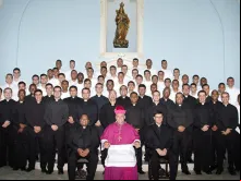 Seminaristas de Petrópolis com formadores e o Bispo Diocesano, Dom Gregório Paixão 