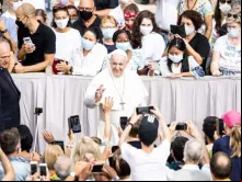 Papa Francisco no pátio de São Dâmaso para a catequese desta quarta-feira,12