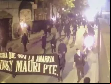 Anarquistas atacam as ruas de Santiago
