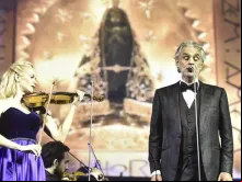 Andre Bocelli canta no Santuário Nacional de Aparecida.