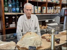 A "padaria dos papas" fecha, na foto Angelo Arrigoni