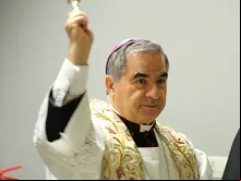 Arcebispo Angelo Becciu.