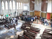 Inspeção na Catedral de Nossa Senhora do Monte Carmelo, em Jolo, Filipinas, em 28 de janeiro de 2019