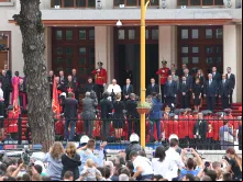 Chegada do Papa ao palácio presidencial da Albânia em Tirana