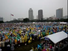 A multidão de entre 6 e 7 milhões que compareceu à Missa celebrada no Parque Rizal, Filipinas.