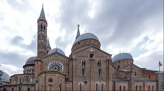 BasilicaSanAntonioPadua_WikimediaCommons.jpg ?? 