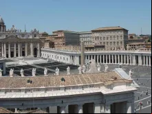 Praça e Basílica de São Pedro na Cidade do Vaticano.