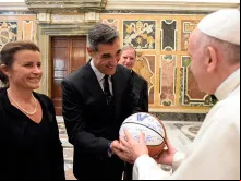 Papa Francisco saudando Jay Wright
