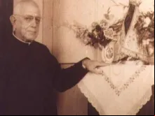 Beato Donizetti com a imagem de Nossa Senhora Aparecida.