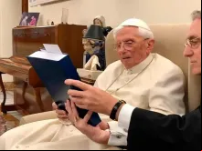 Papa Bento XVI com seu secretário, o arcebispo alemão Georg Gänswein