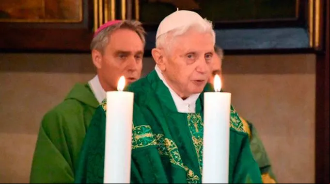 BenedictoXVIDol.jpg ?? 