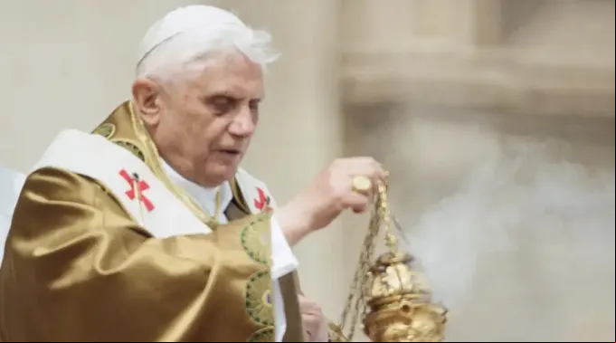 BenedictoXVI_24042005_VaticanMedia.jpg ?? 
