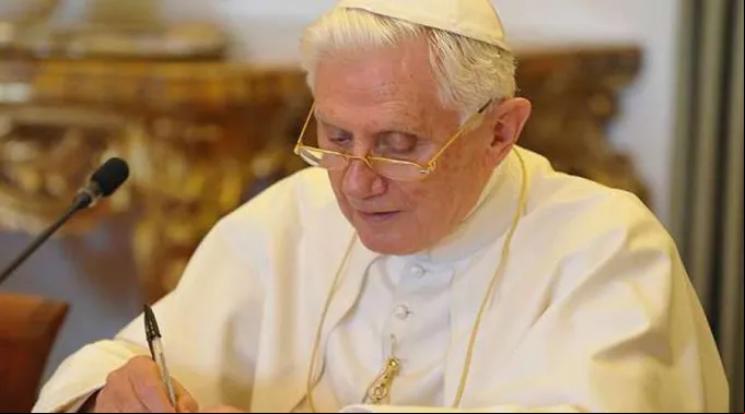 BenedictoXVI_LOsservatore_Romano_310817.jpg ?? 