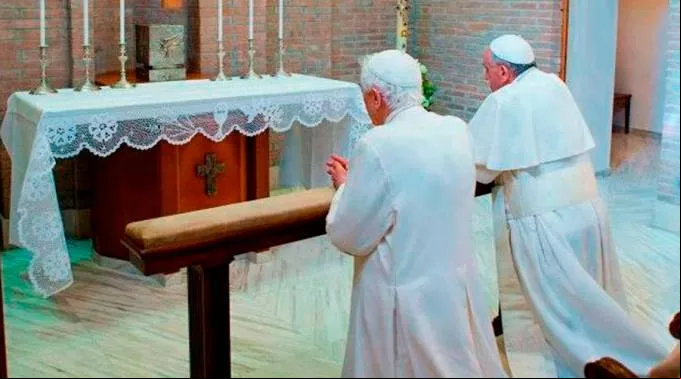 BenedictoXVI_PapaFrancisco_LOR230616.jpg ?? 