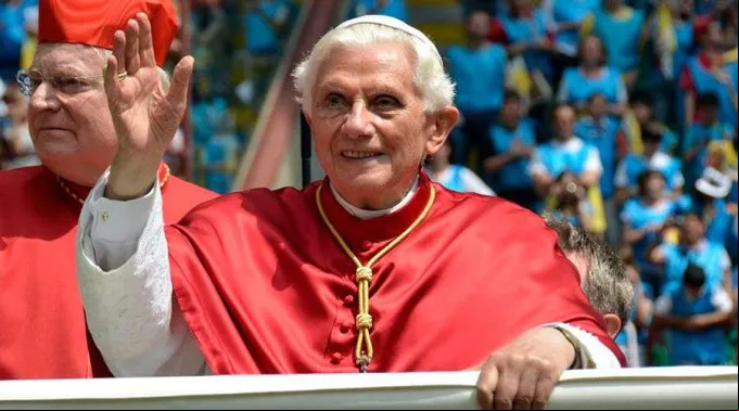 BenedictoXVI_WorldMeetingOfFamilies2012ACIPrensa_270515.jpg ?? 